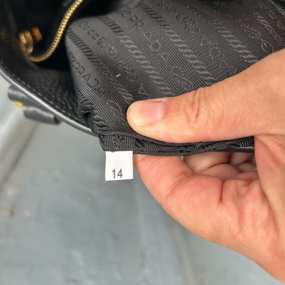 Prada Vitello Daino Zippy Shopping Bag Nero, 17.5” x 13.5” x 6” - Picture 13 of 16